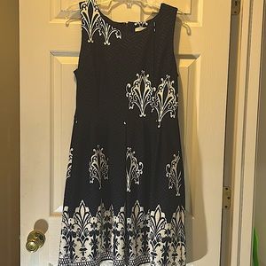 New York & Company Stretch Sheath Navy & White Dress size 14. Back zip